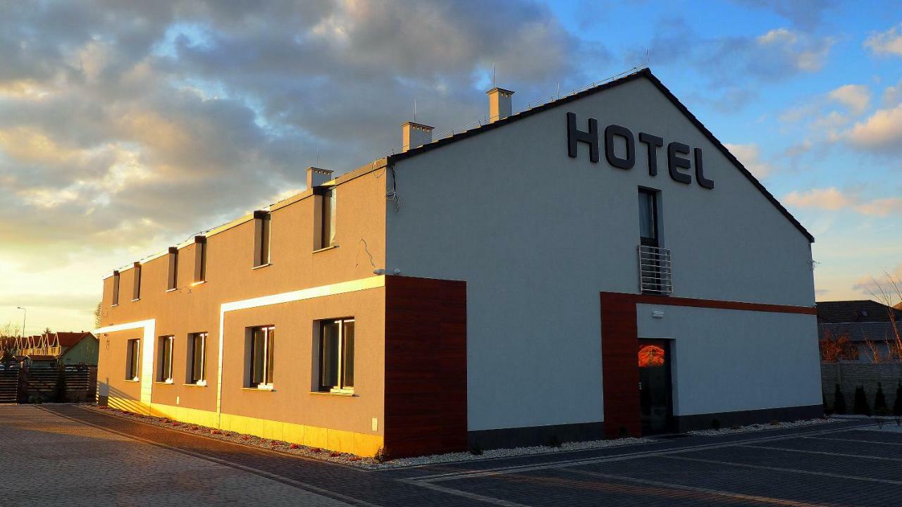 Hotel Sjesta Нова-Суль Экстерьер фото