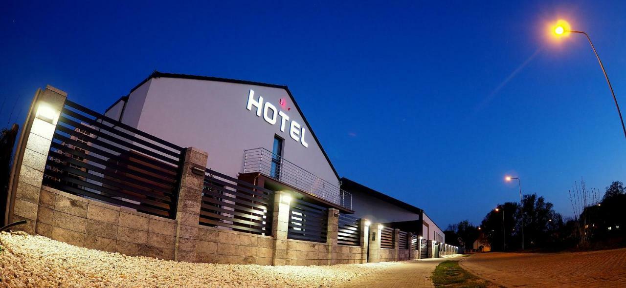Hotel Sjesta Нова-Суль Экстерьер фото